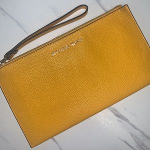 Michael Kors Jet Set clutch wristlet wallet